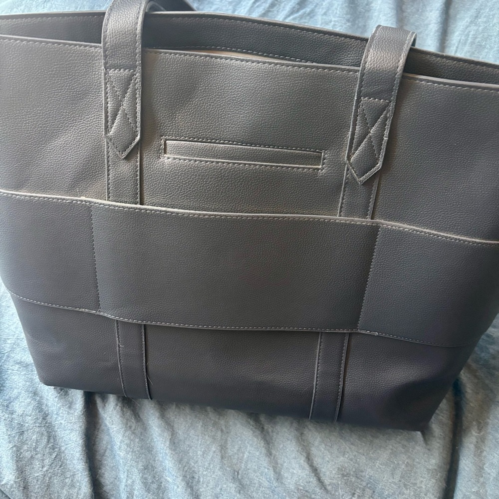 Thirty-One Signature Tote in Navy Smooth Pebble with Interior Organizer & Clutch - Picture 13 of 16